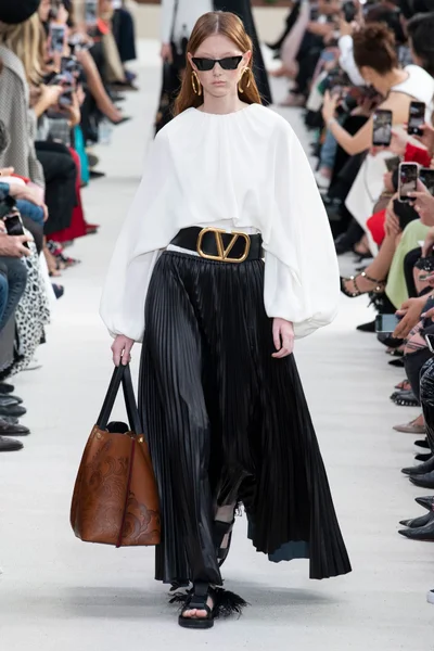 Look 18